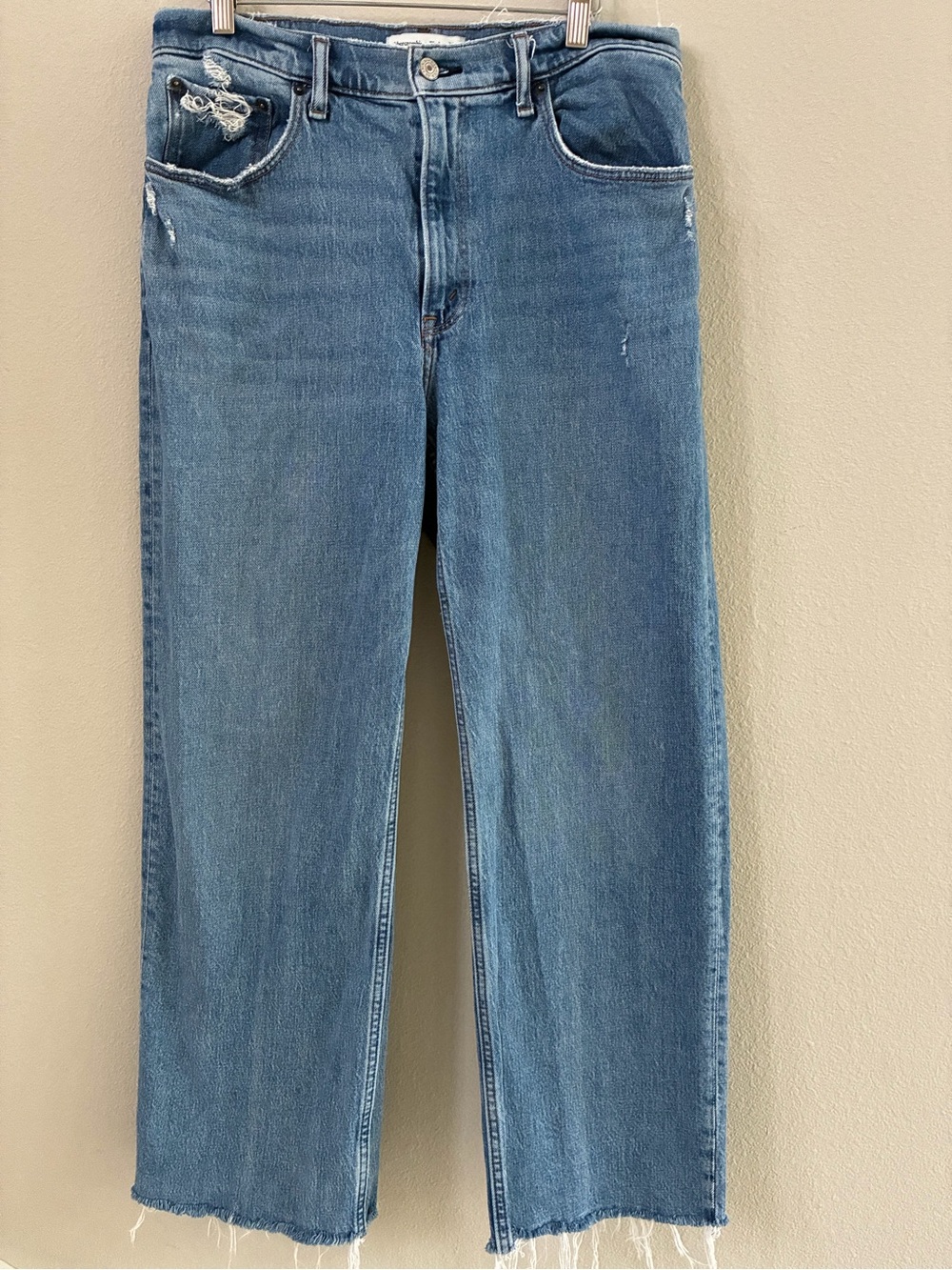 Abercrombie & Fitch The 90’s Relaxed Jean High Rise Distressed Denim Size 30 S